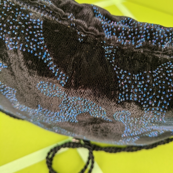 Lise Velvet Embossed Shoulder Bag - Picture 5 of 7